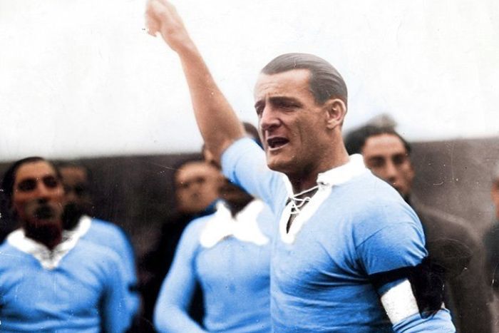 Póster de José Nasazzi en la cantina del Institución Atlética Roberto FC